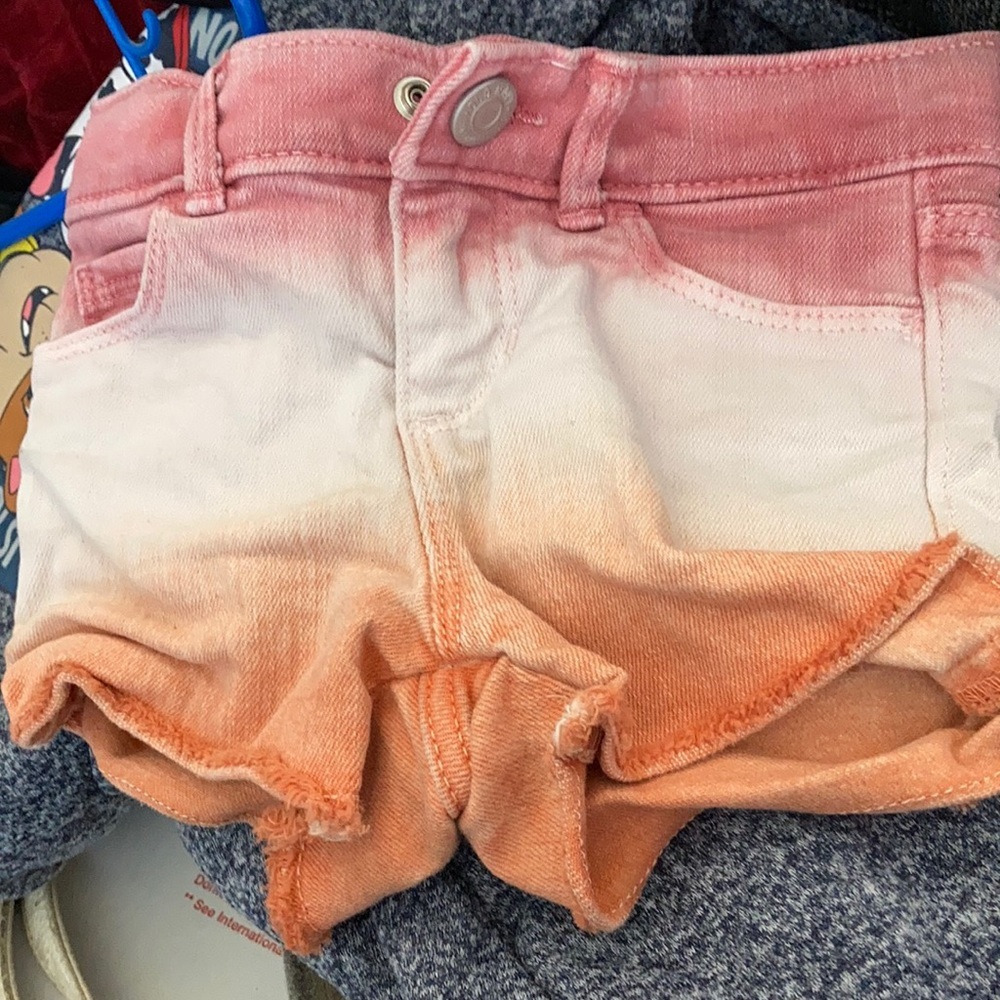 FINAL MARKDOWN Girls’ Old Navy Dip-Dyed shorts (3T)